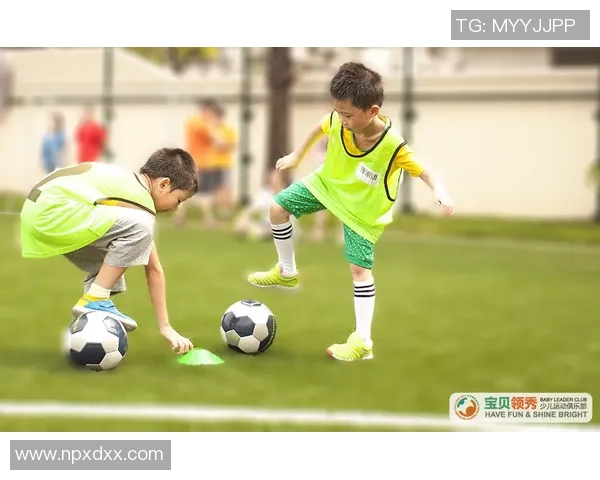 足球明星亲临运动店分享训练秘诀与装备选择的独特体验 足球明星亲临运动店分享训练秘诀与装备选择的独特体验