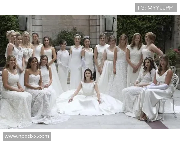 足球明星的夜生活揭秘球场之外的奢华与狂欢 足球明星的夜生活揭秘球场之外的奢华与狂欢