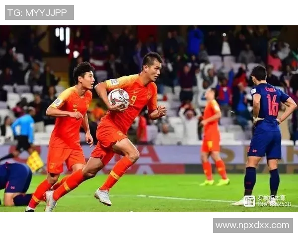 重庆足球队与广州足球队赛后复盘分析精彩配合与战术执行的深度剖析 重庆足球队与广州足球队赛后复盘分析精彩配合与战术执行的深度剖析